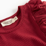 Rød ribstrikket julekjole med flæser på skuldrene til børn