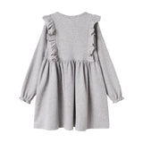 Grå ribstrikket kjole med flæser på skuldrene til børn