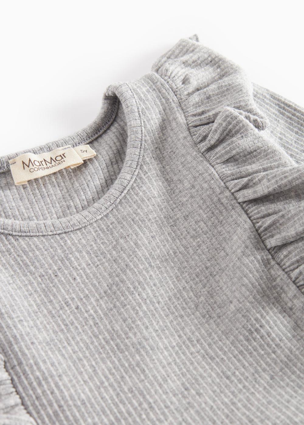 Grå ribstrikket kjole med flæser på skuldrene til børn