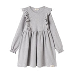 Grå ribstrikket kjole med flæser på skuldrene til børn