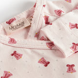 Heldragt med slå-om lukning og juleklokke mønster til baby