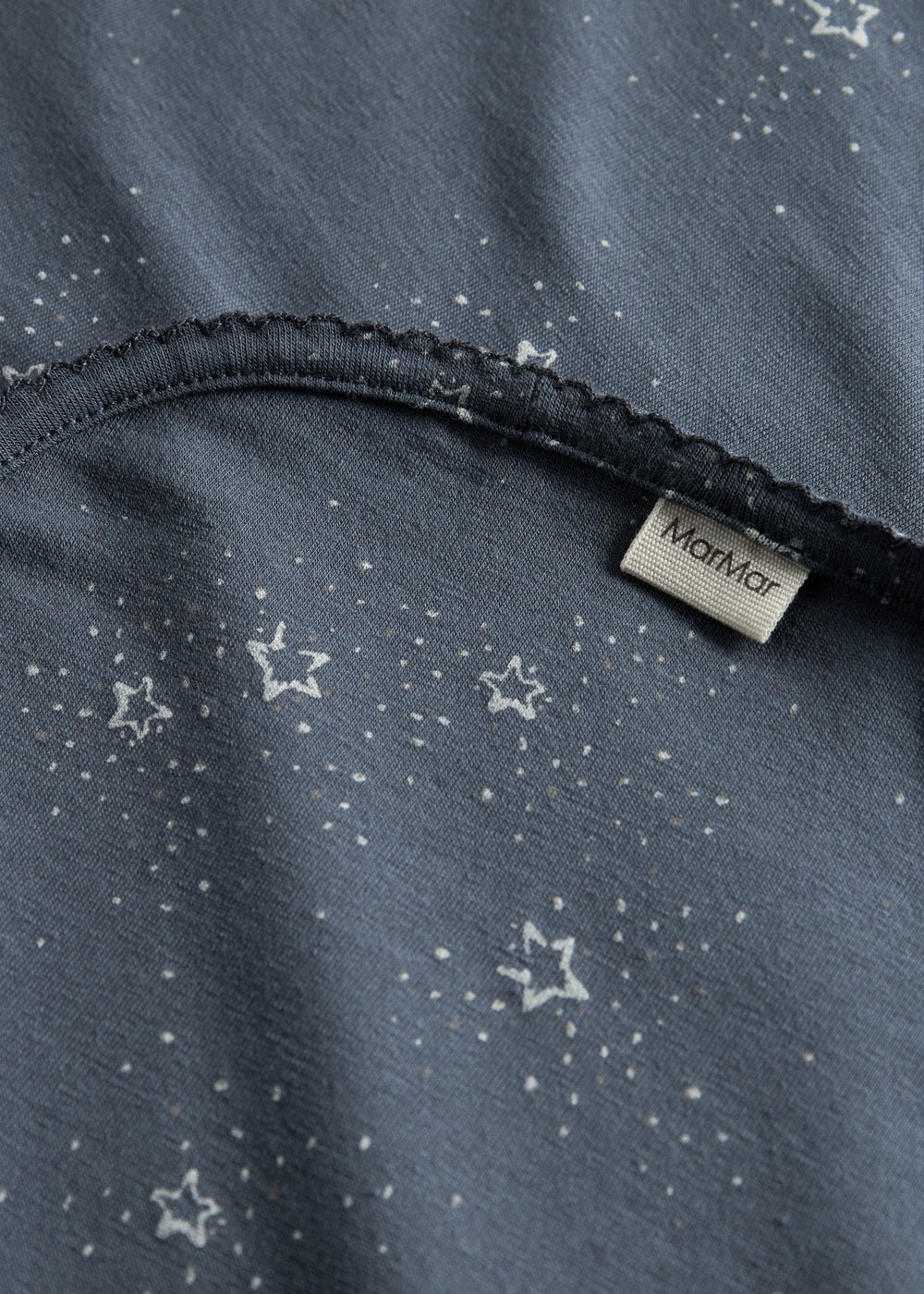 Mørkeblåt babytæppe med stjerneprint