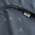 Mørkeblåt babytæppe med stjerneprint