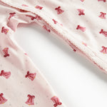 Cremefarvet heldragt med røde juleklokker til baby