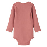 Støvet rosa ribstrikket body med lange ærmer til baby