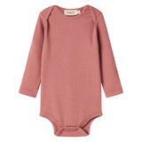 Støvet rosa ribstrikket body med lange ærmer til baby