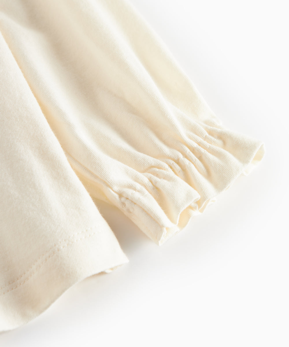 Hvud festbluse med hvid krave og små blomsterbroderier til børn