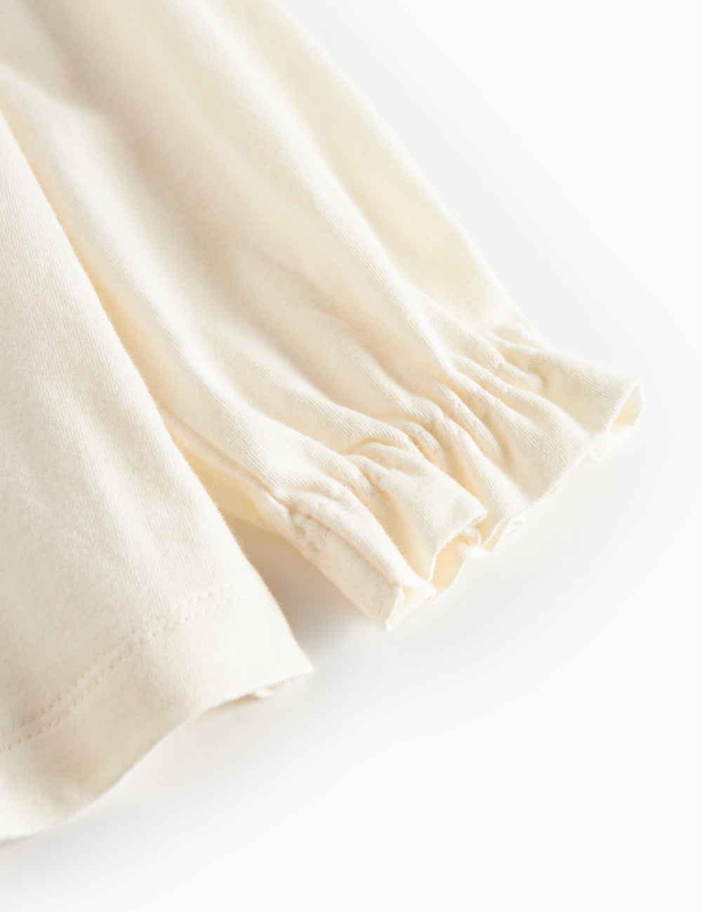 Hvud festbluse med hvid krave og små blomsterbroderier til børn