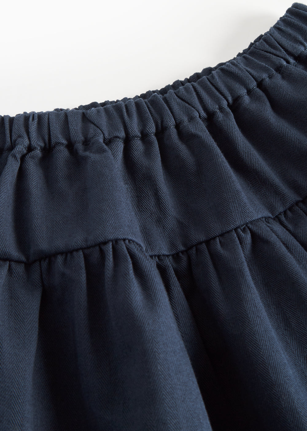 Mørkeblåt nederdel med elastisk talje og let struktur til børn