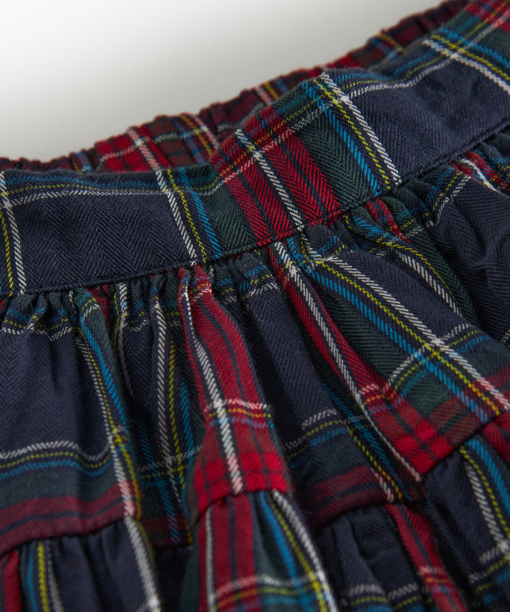 Mørkeblåt grønt og rødt ternet julenederdel med elastisk talje til børn