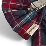 Ternet sløjfspænde i mørkeblå og rød ternet mønster med juleinspiration til børn