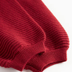 Røde strikkede bukser med seler og fine knapper til baby