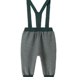 Mørkegrønne strikkede bukser med seler og fine striber til baby