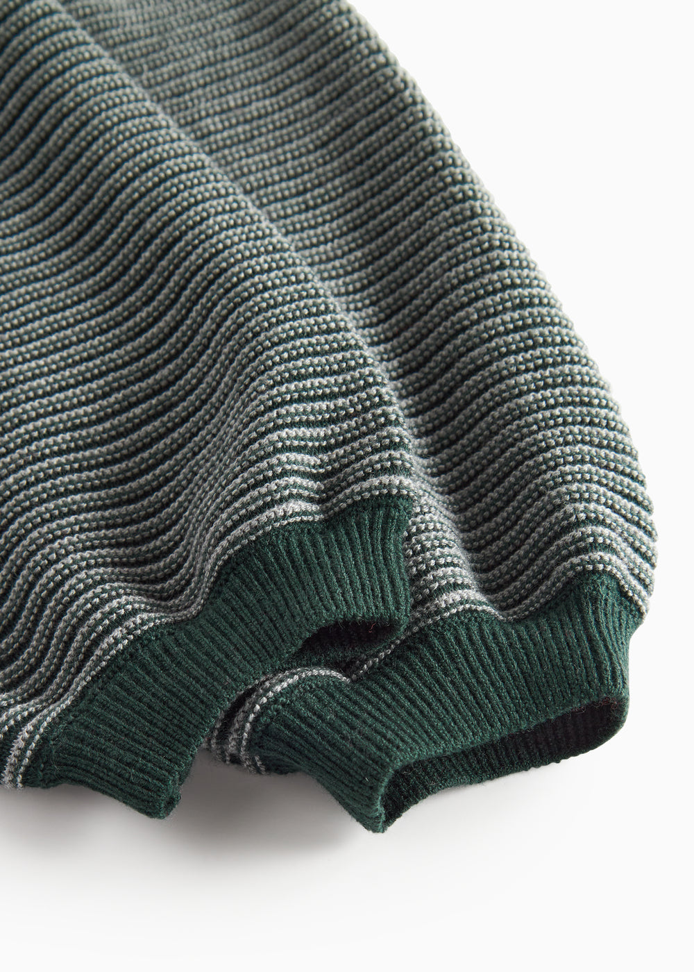 Mørkegrønne strikkede bukser med seler og fine striber til baby