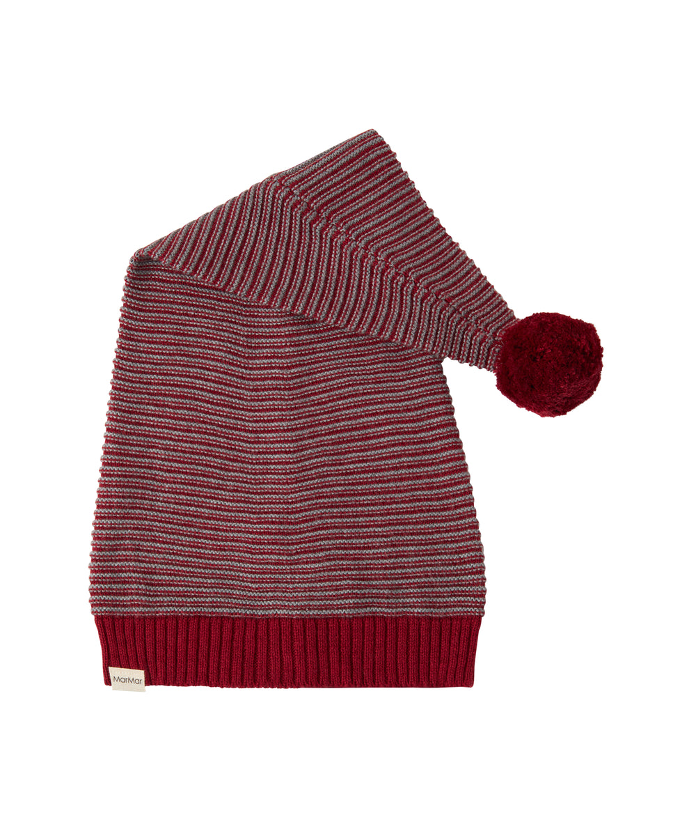 Strikket nissehue med røde og grå striber og kvast til børn