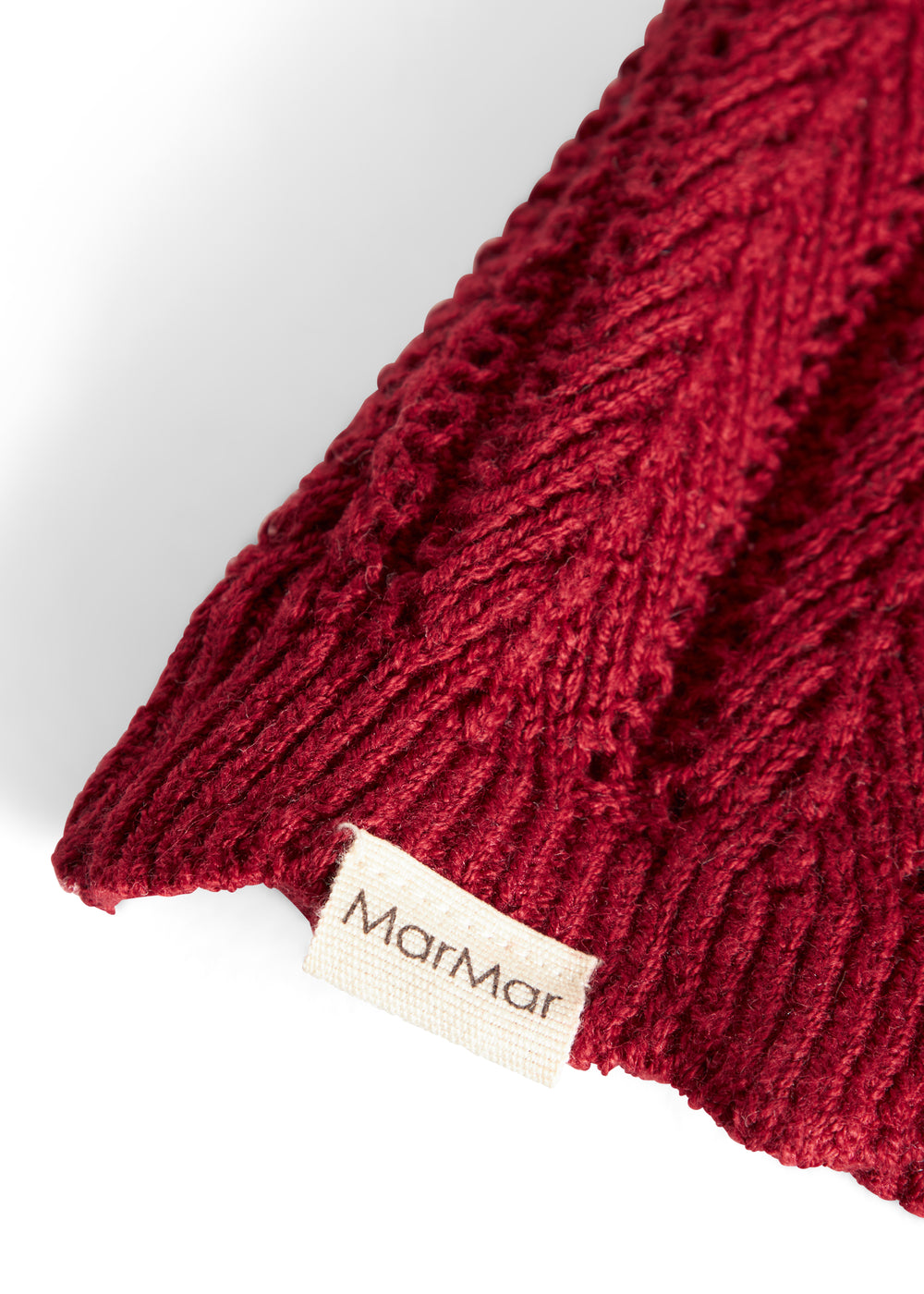 Rød strikket nissehue med kvast til baby