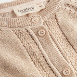Beige cardigan med guldglimmer og fine ribdetaljer til baby