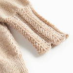 Beige cardigan med guldglimmer og fine ribdetaljer til baby