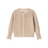 Beige cardigan med guldglimmer og fine ribdetaljer til baby