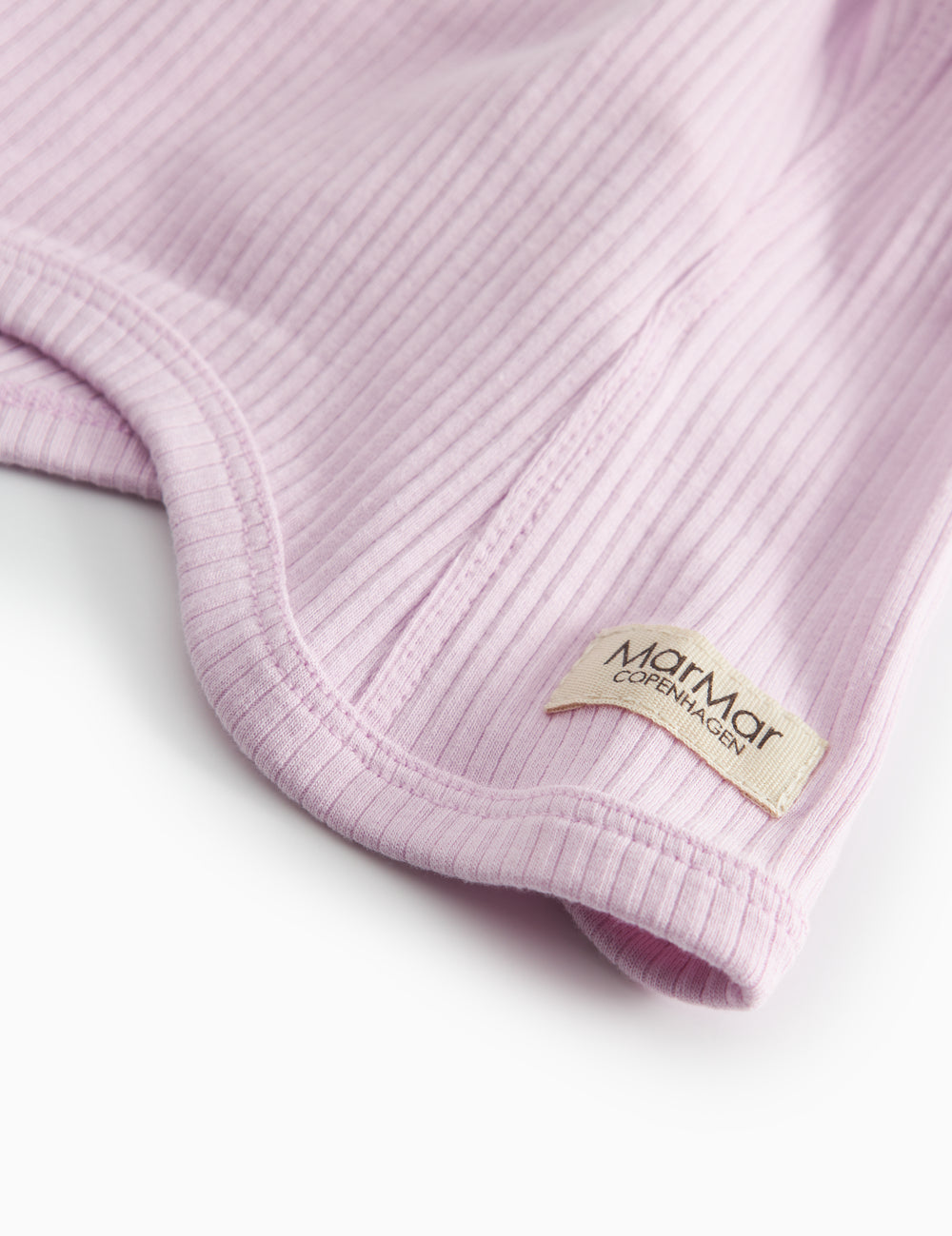 Lyserød strikket elefanthue til baby