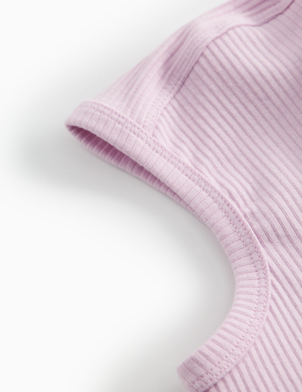 Lyserød strikket elefanthue til baby