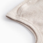 Beige strikket elefanthue til baby
