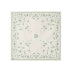 Beige tørklæde med grønt kløverprint