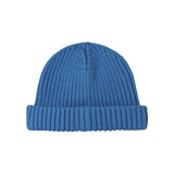 Blå ribstrikket hue til barn