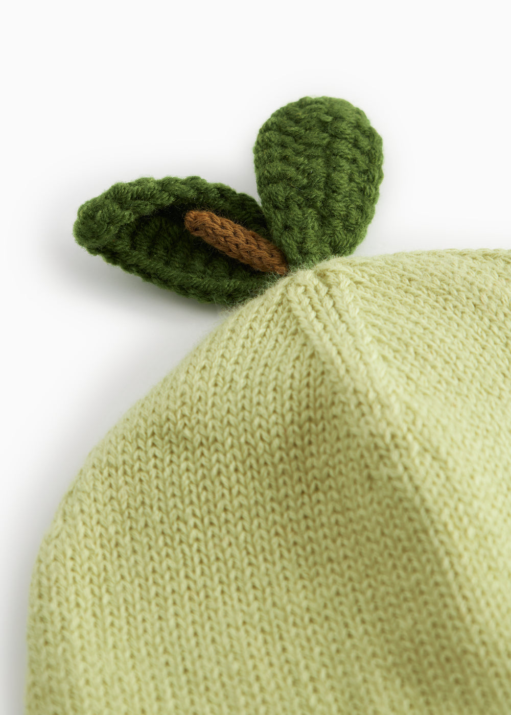 Lysegrøn strikhue med blad til baby