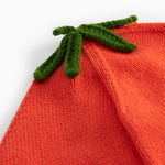 Rød strikhue med grønt blad til baby og børn