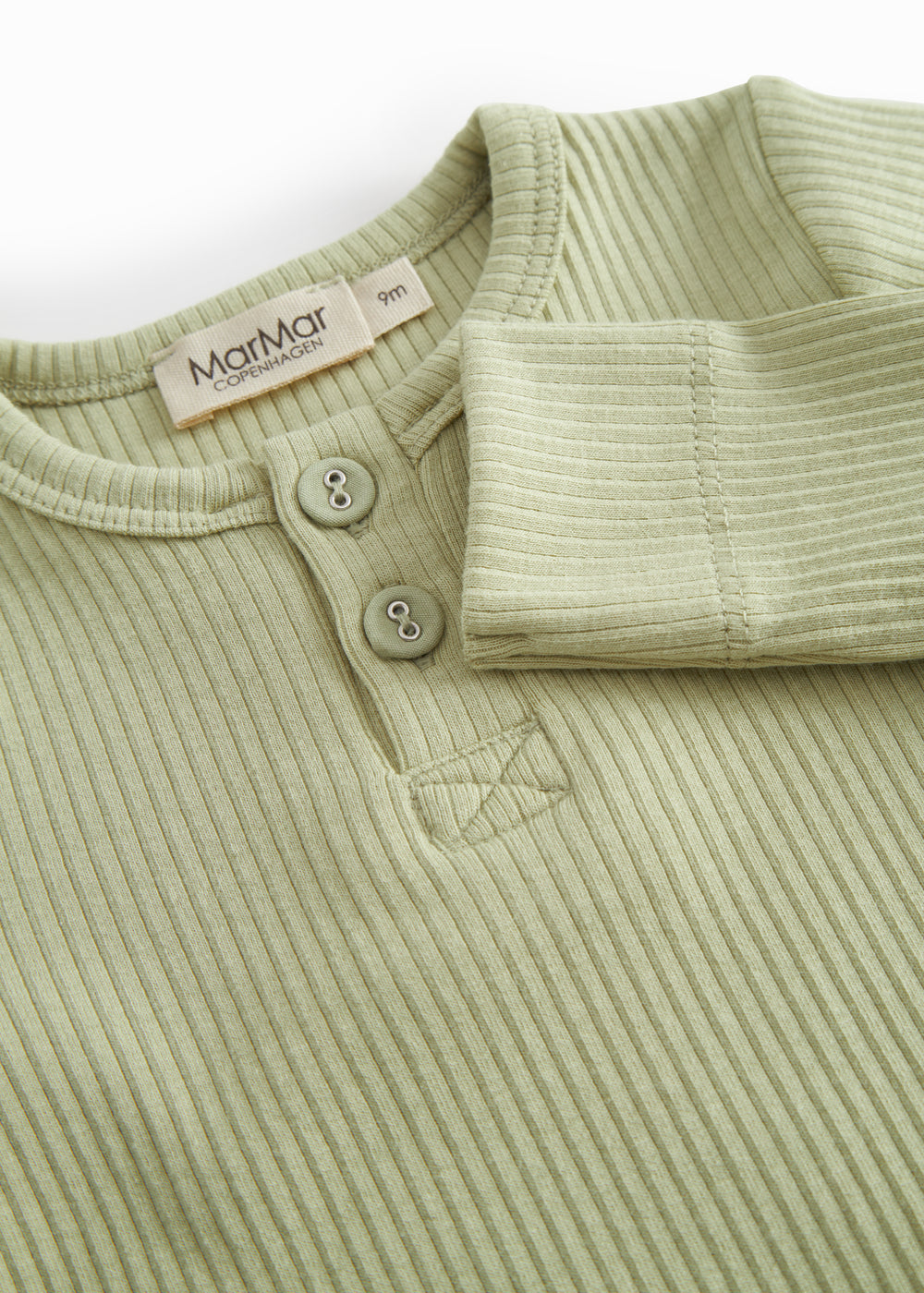 Lysegrøn langærmet baby bodystocking med stolpe knaplukning