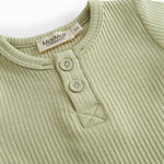 Lyserød kortærmet baby bodystocking med stolpe knaplukning