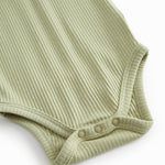 Lyserød kortærmet baby bodystocking med stolpe knaplukning