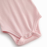 Lyserød kortærmet baby bodystocking med stolpe knaplukning