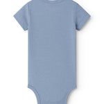 Lyseblå kortærmet baby bodystocking med stolpe knaplukning