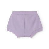 Lilla baby bloomers med stolpe knaplukning og et pyntebånd i livet