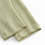 Lysegrøne babybukser i ribstrikket modal