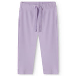 Lilla baby bukser med elastik og et pyntebånd i livet