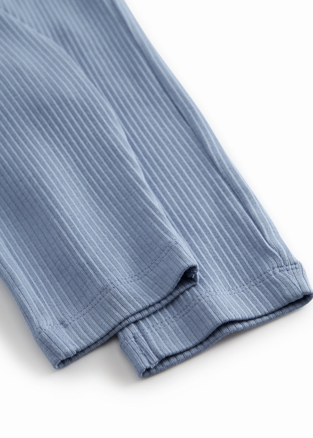 Lyseblå babybukser i ribstrikket modal