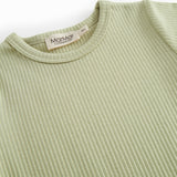 Kortærmet baby modal romper med korte ben i lysegrøn nuance