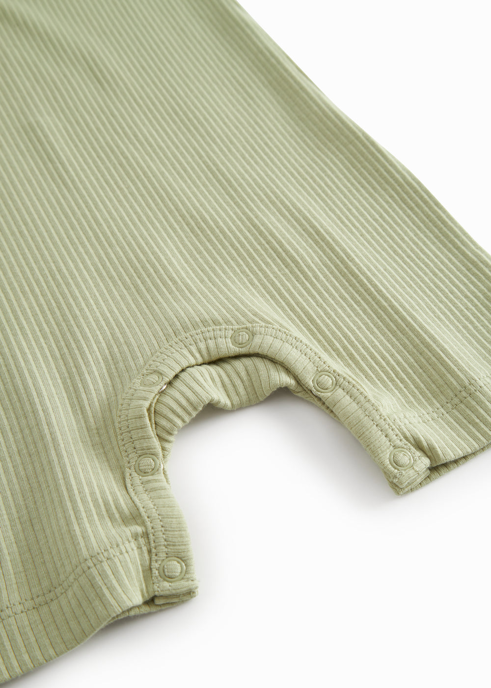 Kortærmet baby modal romper med korte ben i lysegrøn nuance