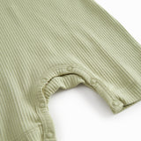 Kortærmet baby modal romper med korte ben i lysegrøn nuance