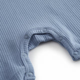 Kortærmet baby modal romper med korte ben i lyseblå nuance