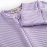 Lilla langærmet baby heldragt med lynlås