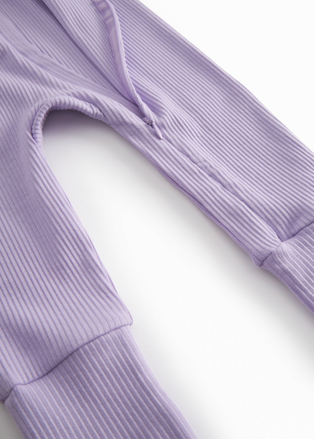 Lilla langærmet baby heldragt med lynlås