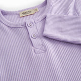 Langærmet modal ribstrikket t-shirt til børn i lila nuance med stolpe knaplukning