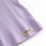 Kortærmet modal ribstrikket t-shirt til børn i lila nuance med stolpe knaplukning