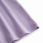 Lilla langærmet ribstrikket kjole til børn.