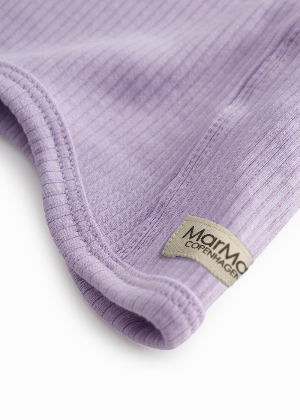 Lilla ribstrikket elefanthue til baby