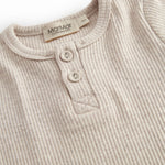 Kortærmet baby modal bodystocking med stolpe knaplukning